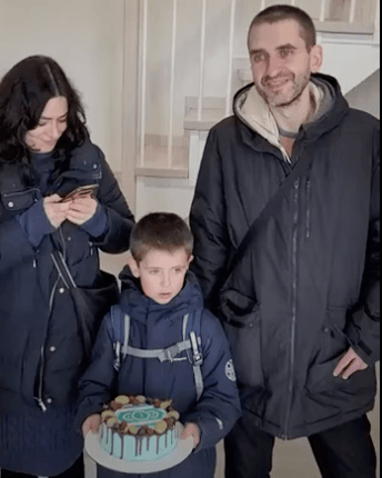 Maxim and his family review person photo